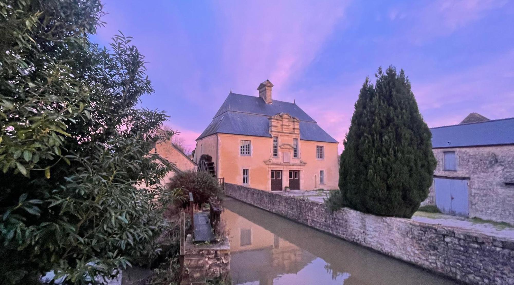 Bed and Breakfast Le Beau Moulin Trevieres Экстерьер фото